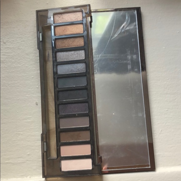 Urban Decay Smoky Palette - Picture 2 of 2